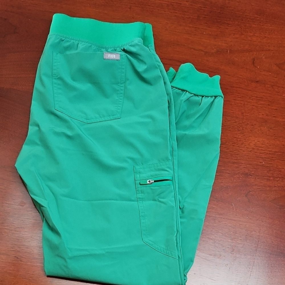 Figs Women's Scrub Joggers in Bright Green